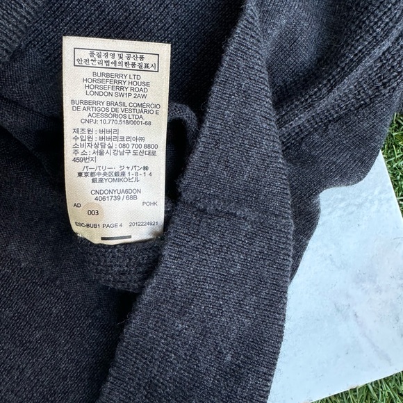 BURBERRY Crewnexk Dark grey  plaid detail on sleeves Size S Small Authentic - Picture 8 of 10